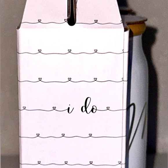 Mr. & Mrs boxed set of 16.9 oz. tumblers with lids and straws - Picture 5 of 7